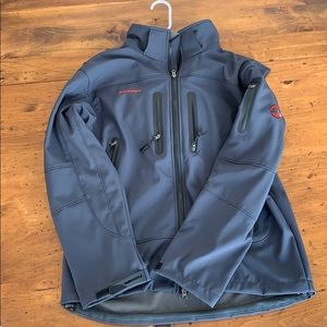 Brand new never worn Mammut jacket/shell.